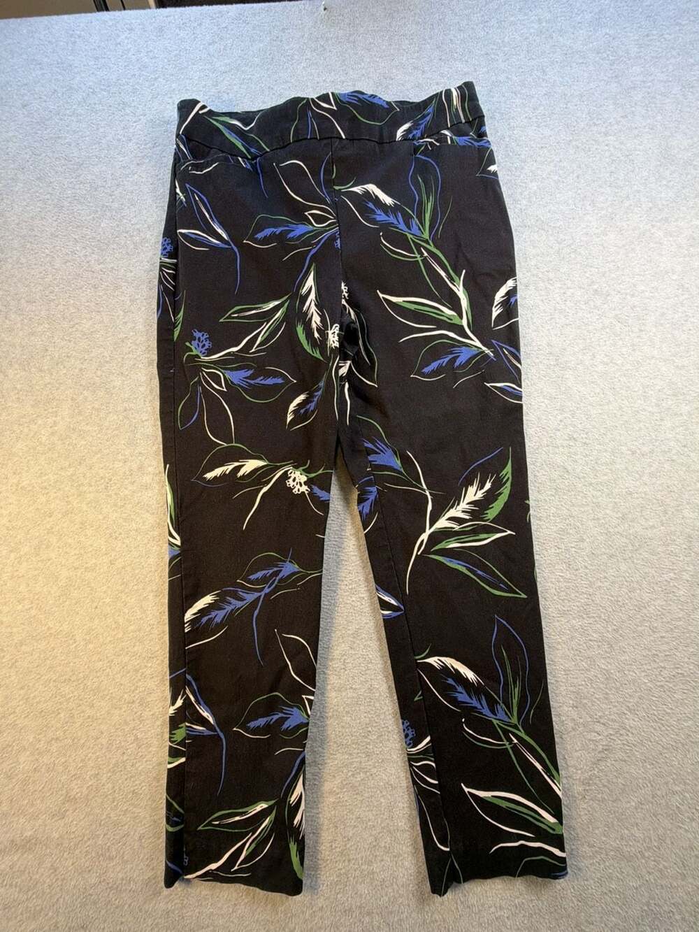Chico's Palm Print Brigitte Slim Pull-On Crop Pant Size 8P Black Blue Green